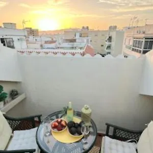 Apartamento New Penthouse Near With Sunny Balcony, Fuengirola